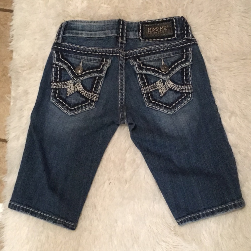Miss Me Jean Shorts sz. 25 EUC 14”across 7” rise